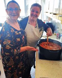 Christa kocht 20 Liter Serbischen Bohneneintopf